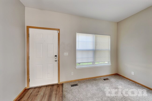 Building Photo - 719 Bayles Dr