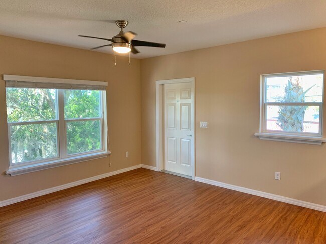 Building Photo - Coming Soon!! 4BR/4BA, downtown apartment. Walk to Flagler College..