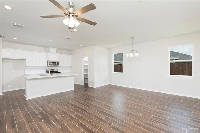 Foto del edificio - 13824 Belle Ct