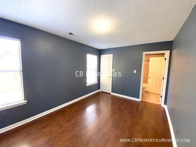 Building Photo - 4858 Royal Run Dr