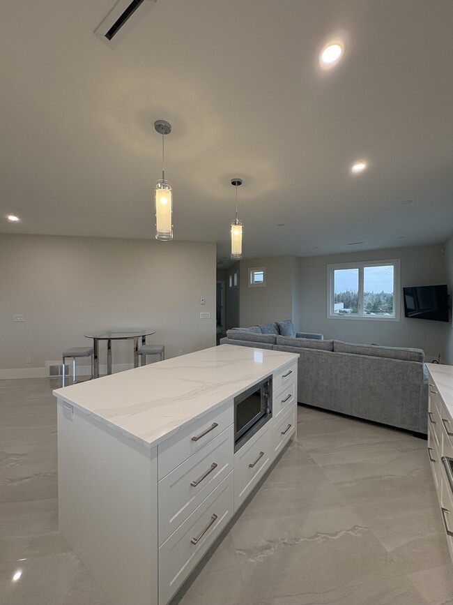 Building Photo - 3388 Ross Rd