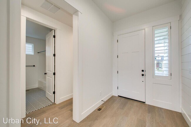 Building Photo - 3 br, 2 bath House - 18414 Hush Creek Way