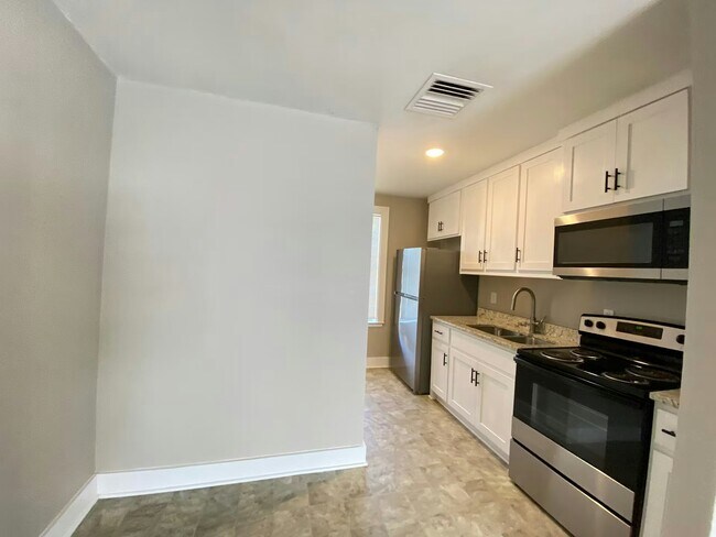 Building Photo - 806 Jane Dr