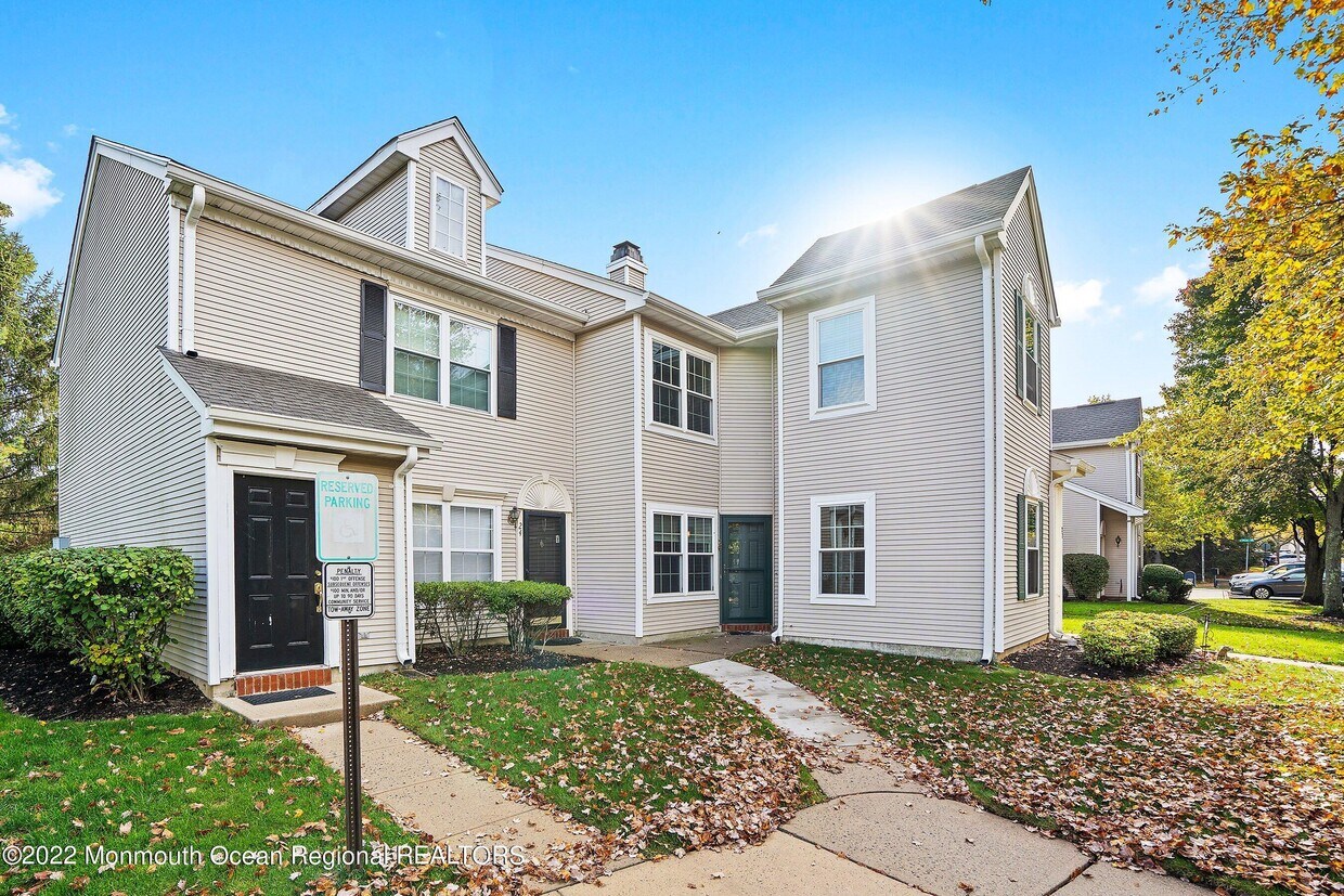 26 Stagecoach Dr Unit 24, Holmdel, NJ 07733 Condo for Rent in Holmdel