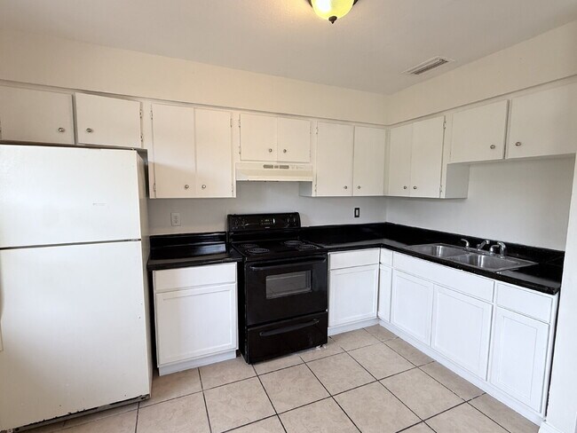 Foto del edificio - 2 Bedroom and 1 Bathroom