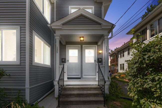 Foto del edificio - 135 Dover Rd