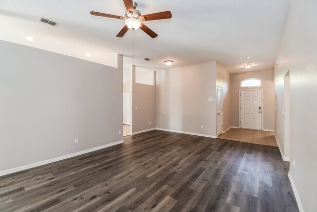 Building Photo - 133 N Aberdeenshire Dr