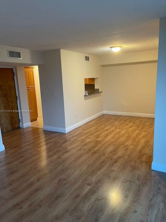 Foto del edificio - 11800 SW 18th St