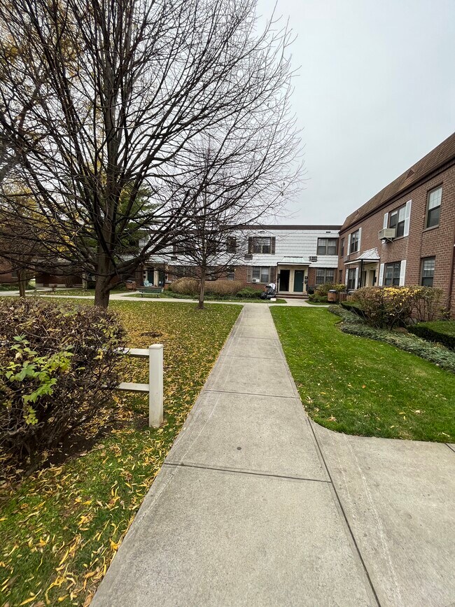 Courtyard - 7035 Park Dr E