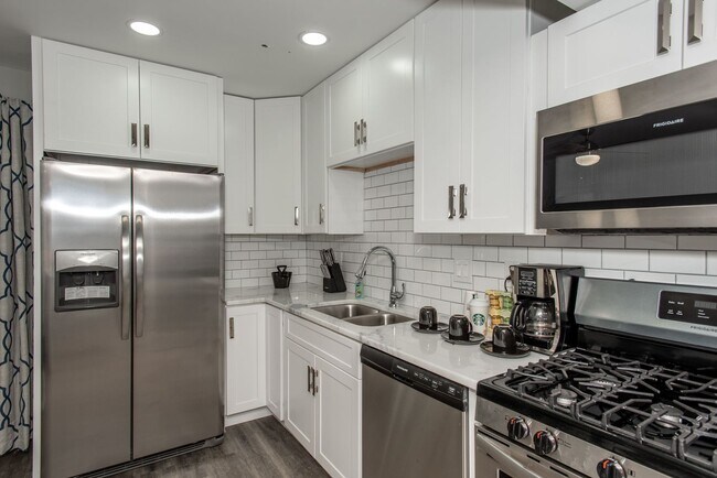 Foto del edificio - Avondale Modern Townhomes