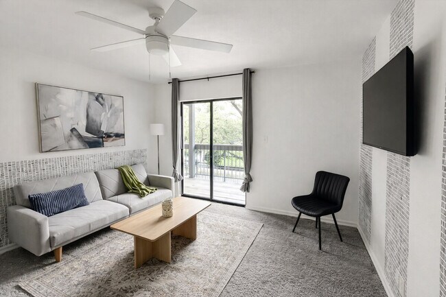 Building Photo - 1002 Clayton Ln