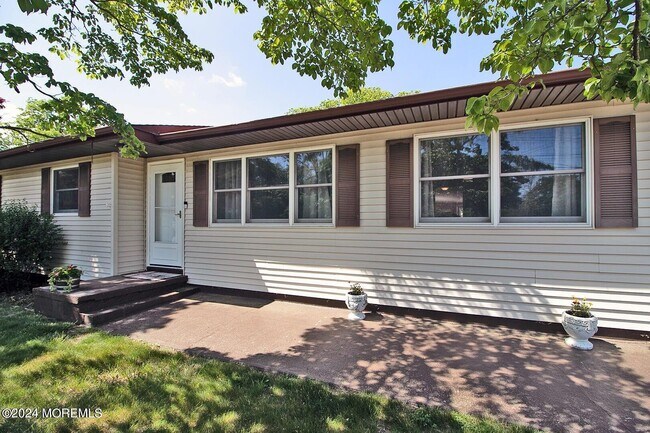 Building Photo - 1144 Fairview Dr