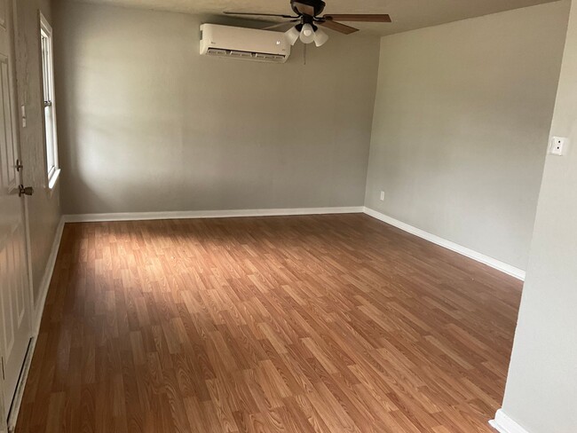 Building Photo - Cute Two bedroom home for rent