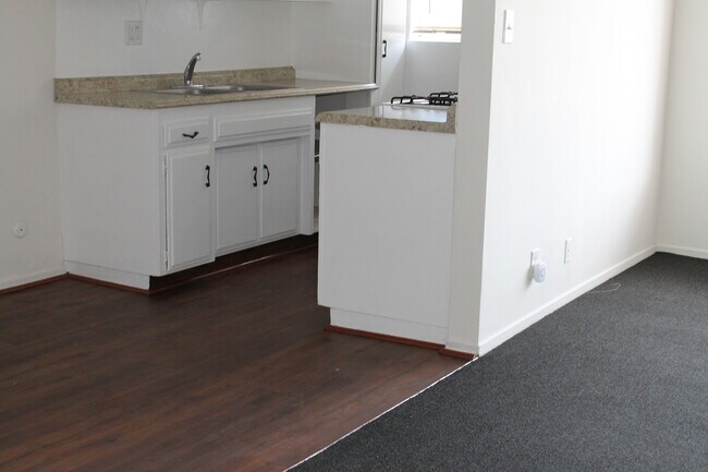Foto del edificio - 1017 N Hudson Ave