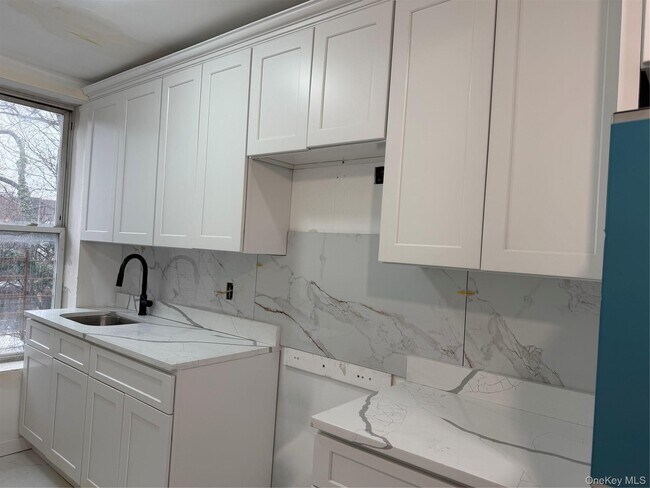Foto del edificio - 70 Howard Ave