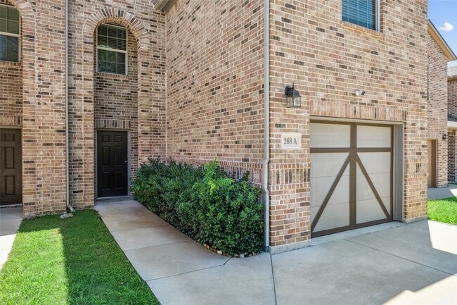 Building Photo - 268 Castleridge Dr