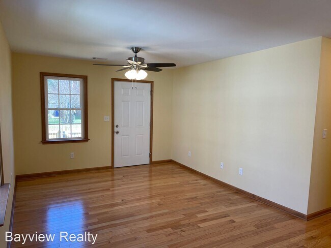 Foto del edificio - 3 br, 1 bath House - 9617 18th Bay St.