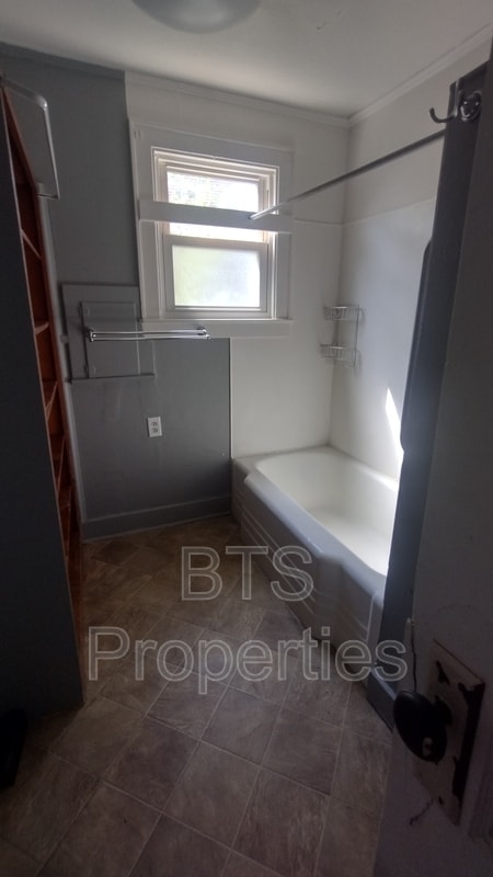 Building Photo - 1537 S Idaho St