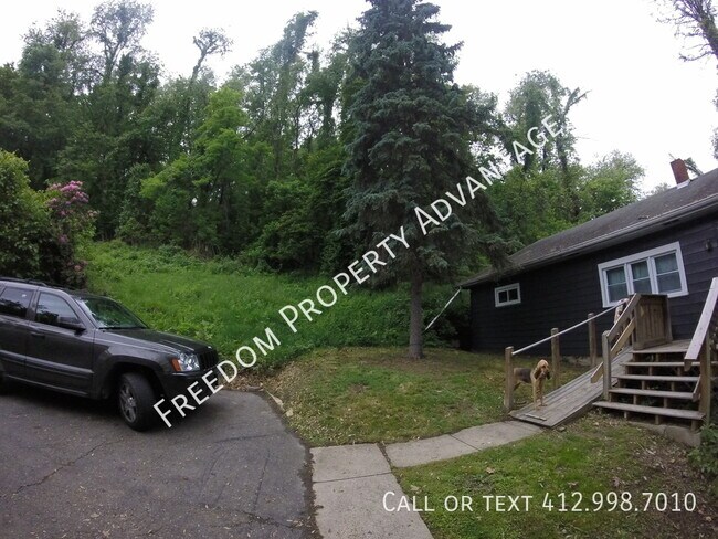 Foto del edificio - 1290 Grove Rd. - Castle Shannon