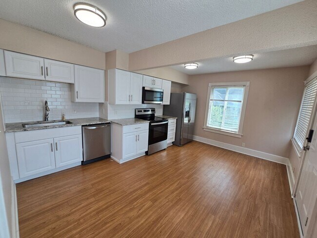 Foto del edificio - large three bedroom house with extra livin...