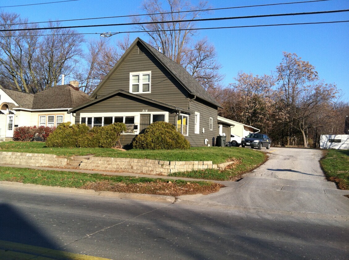 Building Photo - 218 W Benton St