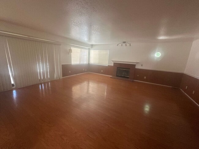 Building Photo - 14333 La Crescenta Ave
