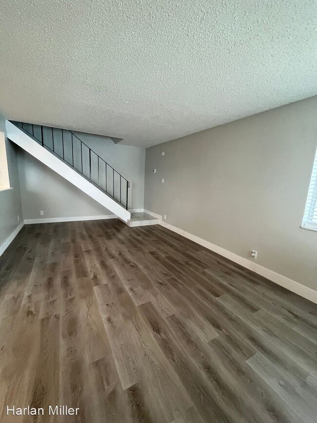Building Photo - 2 br, 1 bath House - 910 E TIFFANY DR #2