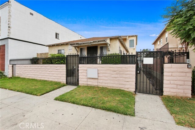 Foto principal - 2709 W Vernon Ave