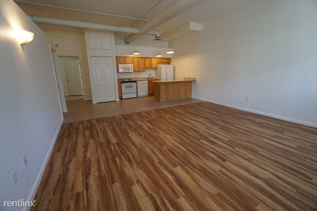 Foto del edificio - 2 br, 1 bath Apartment - 5025 Lowell Blvd