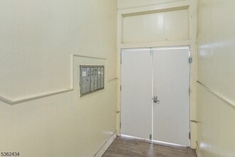 Building Photo - 68 Mill St