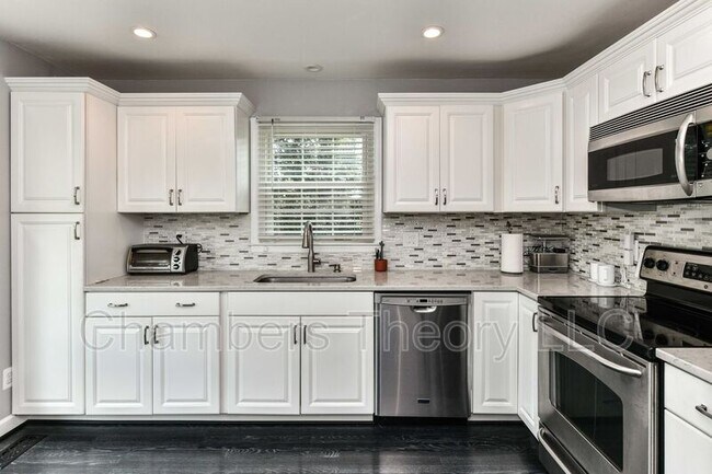 Photo - 21820 Leatherleaf Ct House