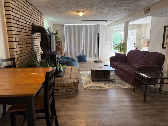 Foto del edificio - Knoxville 37921 - 1 bed 1 bath downstairs ...