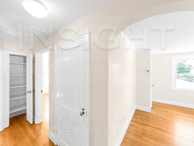 Building Photo - 34 Bateman St