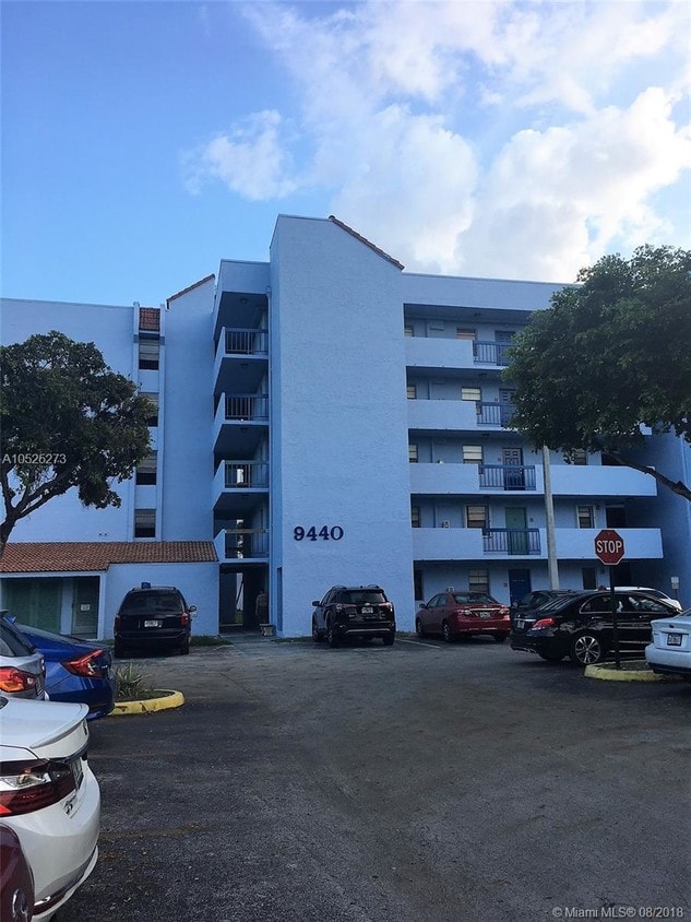 Primary Photo - 9440 Fontainebleau Blvd