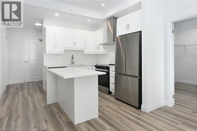 Photo du bâtiment - 153 Wilson St W