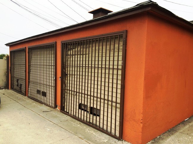 Foto del edificio - 1301 W 101st St