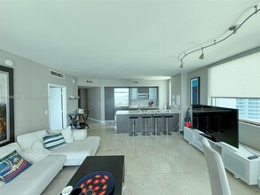 Building Photo - 500 Brickell Ave