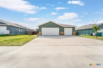Building Photo - 742 Freedom Cir