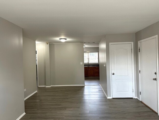 Building Photo - 3400 Maple Ave Apt 3