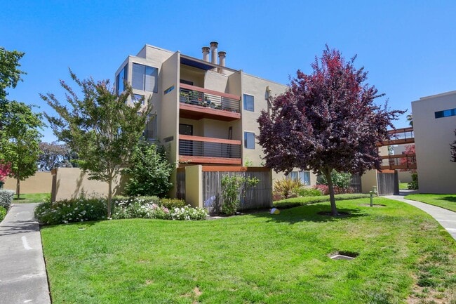 Foto del edificio - (3) Three Bed, (2) Two bath updated condo ...