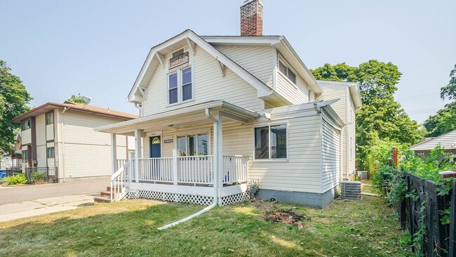 Photo - 1441 S State St House