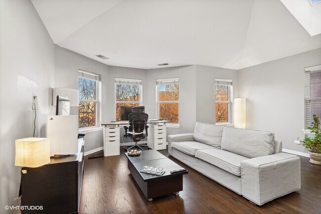 Foto del edificio - 645 W Elm St