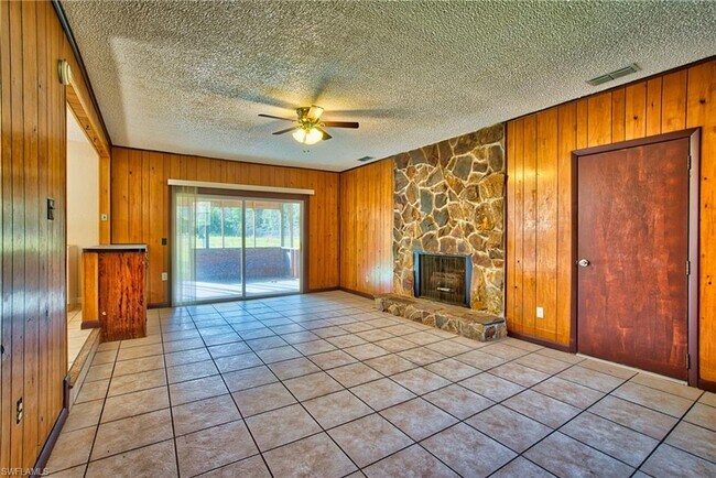 Foto del edificio - 3858 Randall Rd