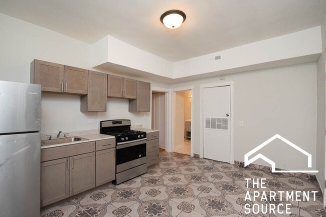 Foto del edificio - 1255 N Harding Ave