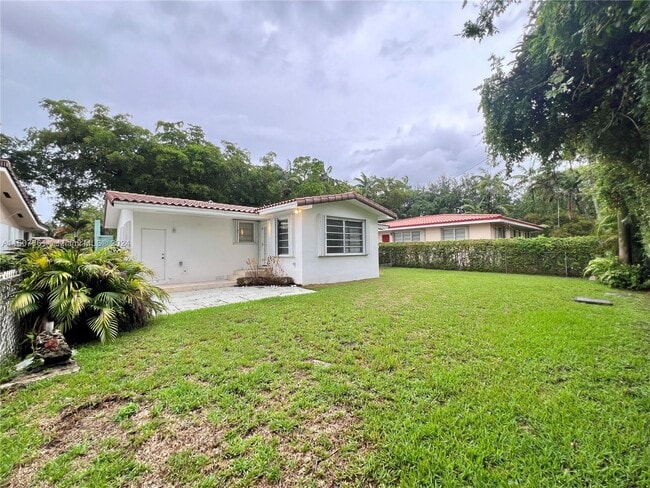 Building Photo - 1208 La Mancha Ave