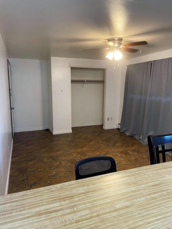 Foto del edificio - 2213 Lathrop St