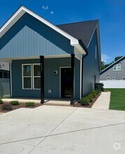 Building Photo - 721 Black Creek Rd S