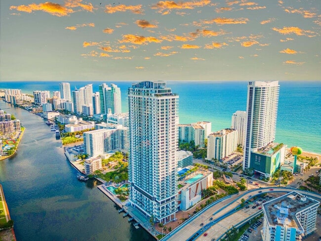 Building Photo - 4010 S Ocean Dr
