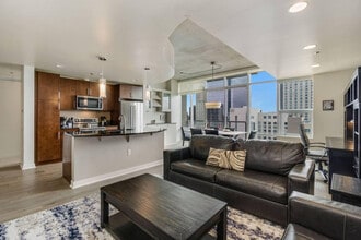 Building Photo - 1500 Champa St