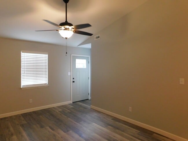 Building Photo - Fully Renovated Modern Duplex